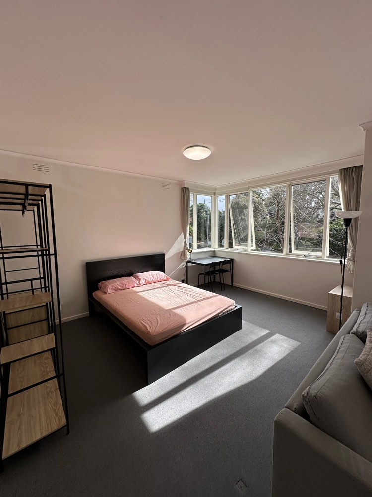 Dentro de una casa de Middow en St Kilda East