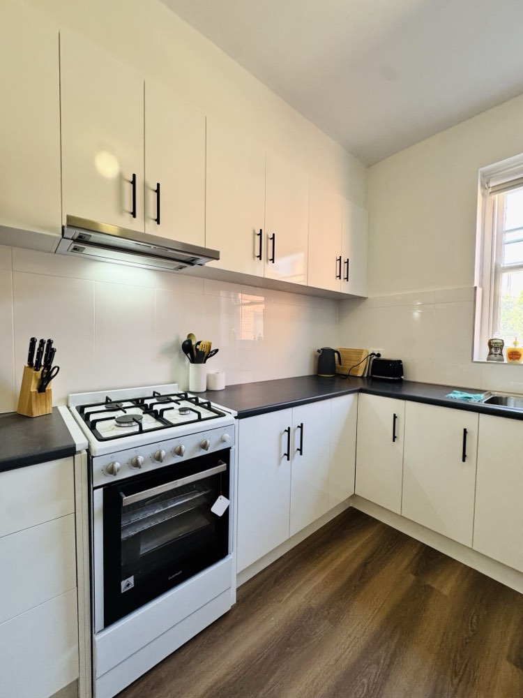 Middow 在 Malvern East 的房子的廚房